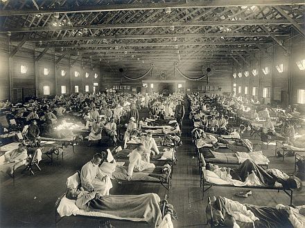 ​​Sürgősségi kórház a kansasi Funston-táborban az 1918-as spanyolnátha idején&nbsp;