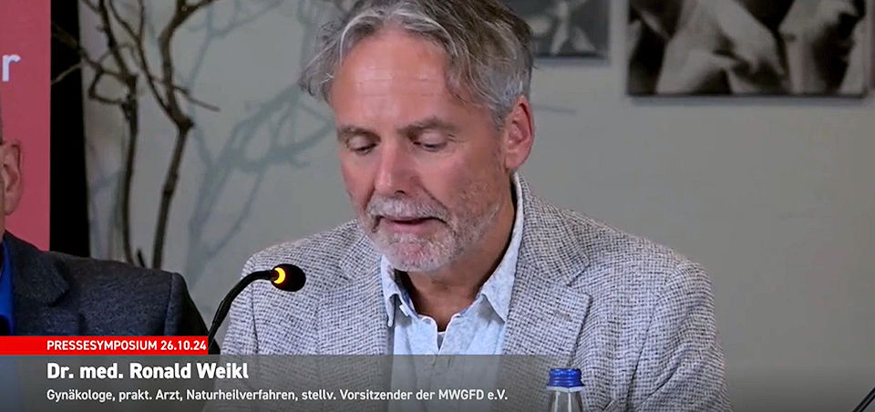 Prof. Dr. Sucharit Bhakdi 2023. november 11-én a Német Parlamentben az AfD parlamenti frakciójának 2. korona-szimpóziumán